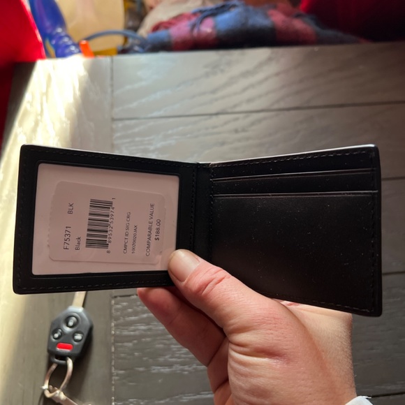 Compact ID wallet - Picture 2 of 3